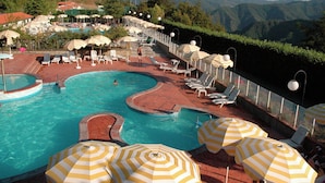 Outdoor pool - Beautiful Home With Terrace, Located in Nature (Palazzuolo sul Senio)