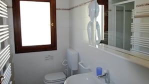House | Bathroom - Beautiful Home With Terrace, Located in Nature (Palazzuolo sul Senio)