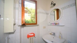 Unclassified image, 4 of 23, button - Vintage Holiday Home in Culla With Swimming Pool (Camaiore)