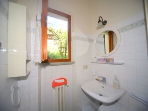 House | Bathroom | Bathtub