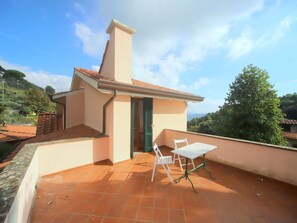 House | Balcony