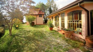 Unclassified image, 3 of 23, button - Vintage Holiday Home in Culla With Swimming Pool (Camaiore)