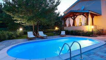 Apartment | Pool | Outdoor pool, a heated pool