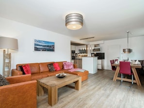 Apartment | Dining