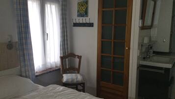 Cottage | 2 bedrooms, individually furnished, bed sheets
