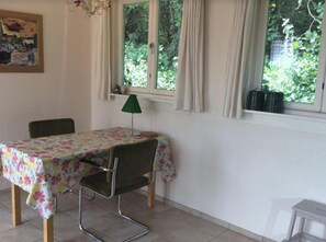 Cottage | Living room - Tranquil Egmond Hideaway (Egmond aan den Hoef)