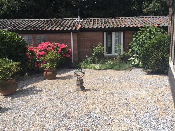 Cottage | Exterior - Tranquil Egmond Hideaway (Egmond aan den Hoef)