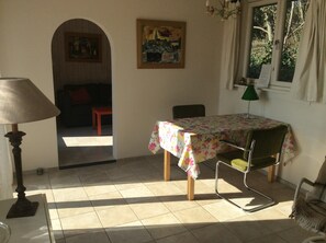 Cottage | Living room - Tranquil Egmond Hideaway (Egmond aan den Hoef)