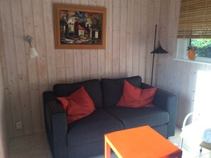 Cottage | Game room - Tranquil Egmond Hideaway (Egmond aan den Hoef)