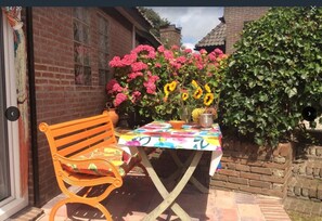 Cottage | Balcony - Tranquil Egmond Hideaway (Egmond aan den Hoef)