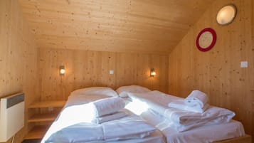Chalet | 2 bedrooms, individually furnished, bed sheets