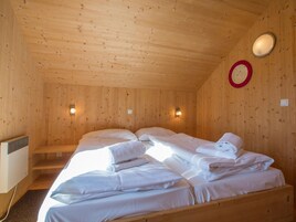 Chalet | 2 bedrooms, individually furnished, bed sheets