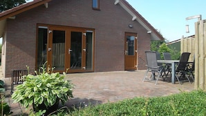 House | Exterior - Detached Bungalow With Fantastic Views, in the Betuwe (Kesteren)