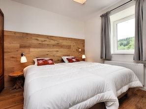House | 15 bedrooms, individually furnished