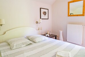 10 chambres, ameublement personnalisé, draps fournis