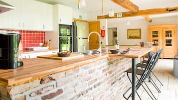 Refrigerador, silla alta para bebés