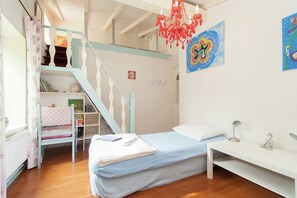 House | 3 bedrooms, individually furnished, bed sheets - Holiday Home in Schoorl Near Forest & Beach (Schoorl)