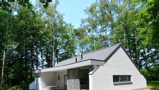 Exterior - Soothing Holiday Home in Stramproy With Terrace and Garden (Stramproy)