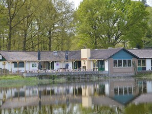 Exterior - Soothing Holiday Home in Stramproy With Terrace and Garden (Stramproy)