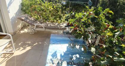 Simplistic Apartment in Starigrad near Sea