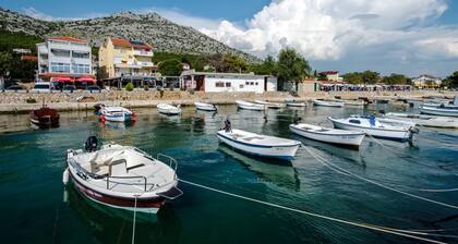 Simplistic Apartment in Starigrad near Sea