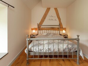 3 bedrooms, individually furnished, bed sheets - Scenic Gulp Valley Stay (Slenaken)