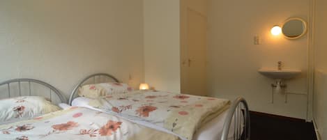 Apartment | 3 bedrooms, individually furnished, bed sheets