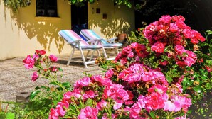 Cottage | Balcony - Lovely Holiday Home on Recreational Lake! (Bussiere-Galant)