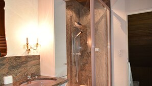 Apartemen | Kamar mandi | Shower