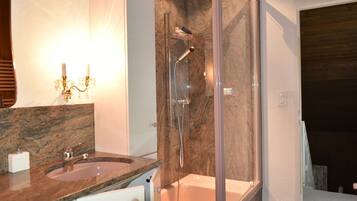 Apartment | Badezimmer | Dusche