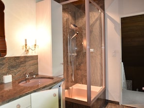 Apartment | Bathroom | Shower - Cozy Apartment in Sarn near Forest (Cazis)