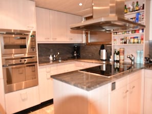 Apartment | Private kitchen | Fridge, microwave, oven, dishwasher - Cozy Apartment in Sarn near Forest (Cazis)