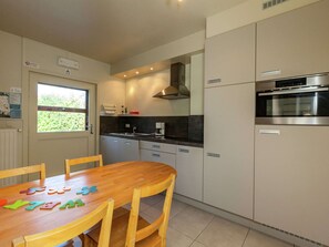 House | Private kitchen | Highchair - Farmhouse With Fenced Garden (Vleteren)