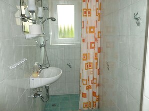 Apartment | Bathroom | Shower