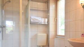 House | Bathroom - Modern Holiday Home in Satow With Terrace (Satow)