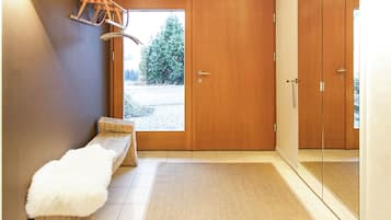 3 bedrooms, individually furnished, cots/infant beds