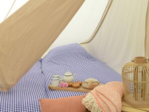 Tent | 2 slaapkamers, individueel gemeubileerd