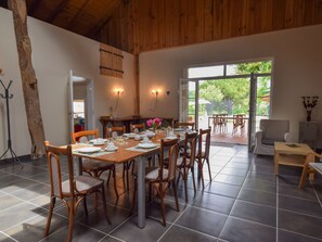 Dining - Lush Villa in Castelmoron-sur-lot With Garden (Castelmoron-sur-Lot)