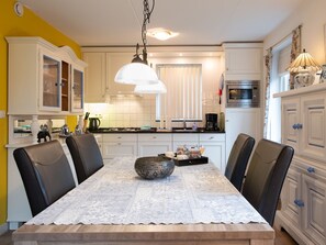 Dining - Atmospheric Holiday Home in a Quiet Location on the Outskirts of Zonnemaire (Zonnemaire)