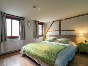 House | 5 bedrooms, individually furnished, iron/ironing board, travel crib - Pleasant Holiday Home With Garden in Ciney (Ciney)