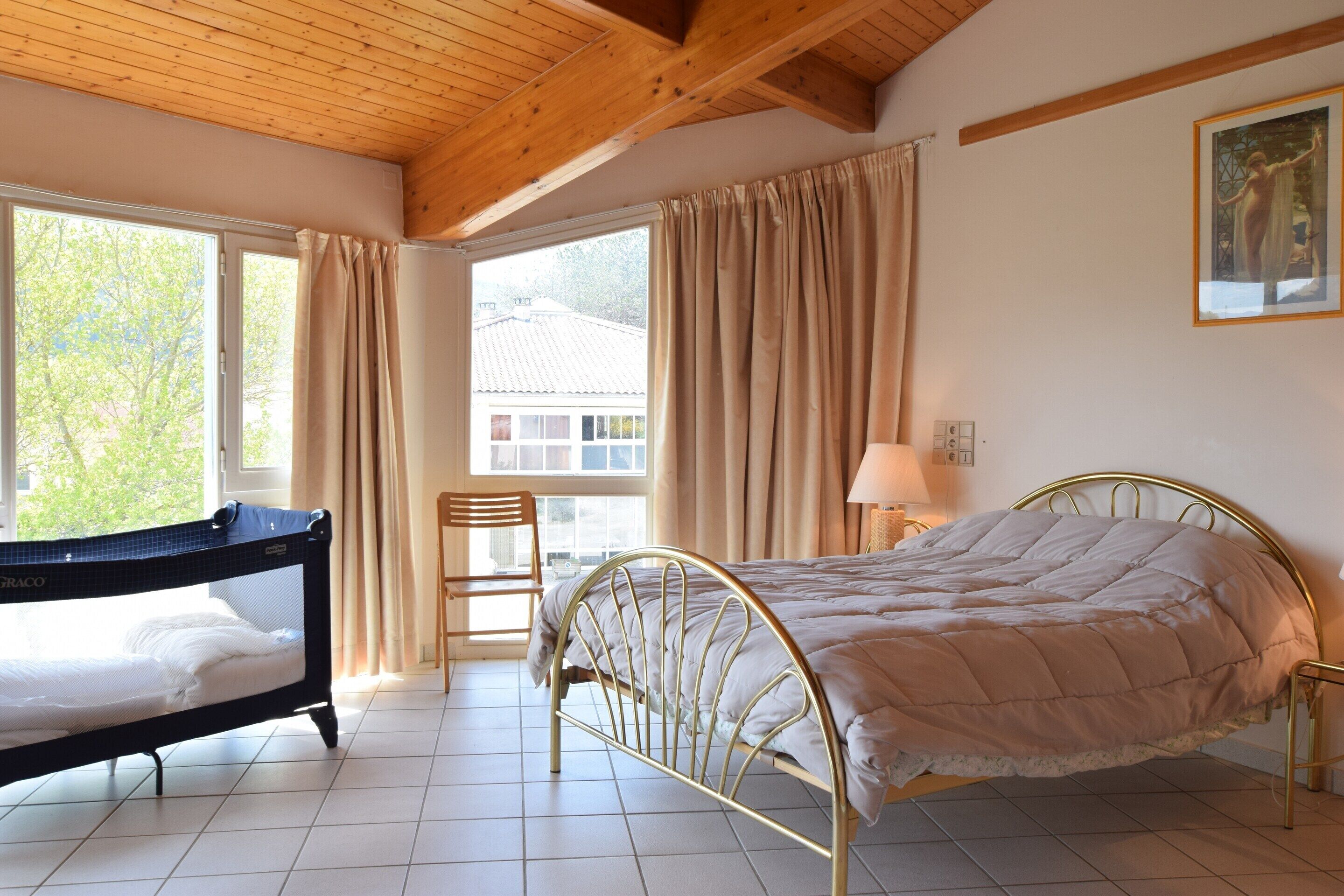 House | 5 bedrooms, individually furnished