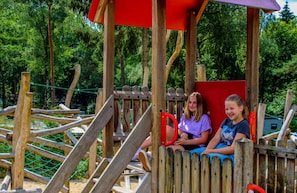 House | Children's area - Spacious Villa in Hoenderloo (Hoenderloo)