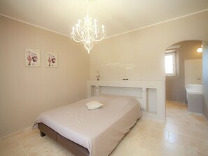 Villa | Room amenity - Villa in Provence With Infinity Pool (Apt)