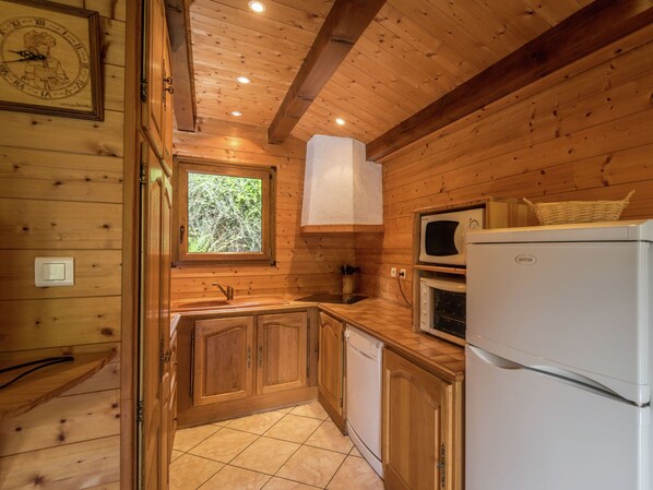 Private kitchen - Chalet in Vosges Forest With Valley View (La Bresse)