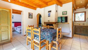 Chalet | Dining