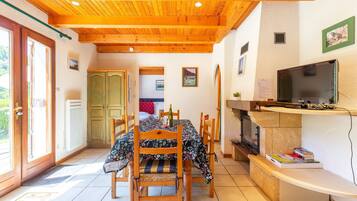 Chalet | Dining
