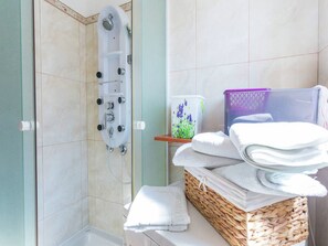 Apartment | Bathroom