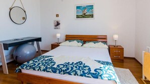 Apartment | 2 Schlafzimmer, Bügeleisen/Bügelbrett, individuell eingerichtet