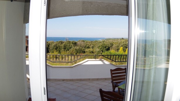 Unclassified image, 1 of 39, button - Quaint Apartment in Pula With Garden (Pula)