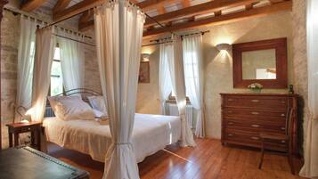 3 عدّة غرف نوم وطراز فريد لكل وحدة وملاءات أسرّة